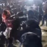 धनबाद : मेले में हथियार लहराना दो युवकों को पड़ा भारी, ग्रामीणों ने पिटाई के बाद पुलिस को सौंपा