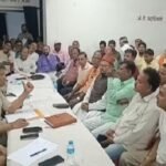 झरिया : झरिया थाना परिसर में ईद व रामनवमी को लेकर शांति समिति की बैठक