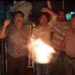 जामताड़ा : पत्रकारों ने बारिश के बीच सुभाष चौक पर स्वास्थ्य मंत्री का पुतला दहन किया