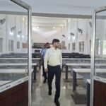 जामताड़ा : उपायुक्त आलोक कुमार ने  डिजिटल लाइब्रेरी का निरीक्षण किया