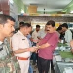जामताड़ा : मोबाइल दुकान में सेंधमारी कर लाखों रुपये के मोबाइल फोन एवं नगदी की चोरी