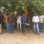 जामताड़ा : चित्तरंजन रेल इंजन कारखाना कार्यालय के बाहर कर्मचारियों का धरना
