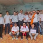 धनबाद : ऑनलाइन दवा बिक्री के विरोध में देशव्यापी बंद, धनबाद में मेडिकल दुकानों पर लटका ताला
