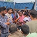 कतरास : तेज रफ्तार हाइवा की चपेट में आकर युवक की दर्दनाक मौत, आक्रोशित लोगों ने किया सड़क जाम