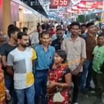धनबाद : रेलवे स्टेशन पर  आसनसोल–वाराणसी पैसेंजर ट्रेन के यात्रियों ने किया हंगामा