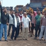 झरिया : बरारी में हैवी ब्लास्टिंग के खिलाफ फूटा ग्रामीणों का गुस्सा, सड़क जाम कर रोकी ओबी ढुलाई
