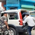 झरिया : बैंक एजेंट बताकर दुकानदार से मारपीट और उनकी पत्नी से अभद्रता, स्थानीय दुकानदारों ने दो आरोपी को पकड़कर पुलिस को सौंपा