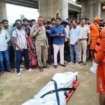 हजारीबाग : उफनते नदी में नहाने के दौरान बहा युवक, 22 घंटे बाद मिला टिंकू का शव