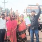झरिया : विस्थापन समेत विभिन्न मांगों को लेकर ग्रामीणों का आंदोलन, 5 नंबर रेलवे साइडिंग का ट्रांसपोर्टिंग ठप्प